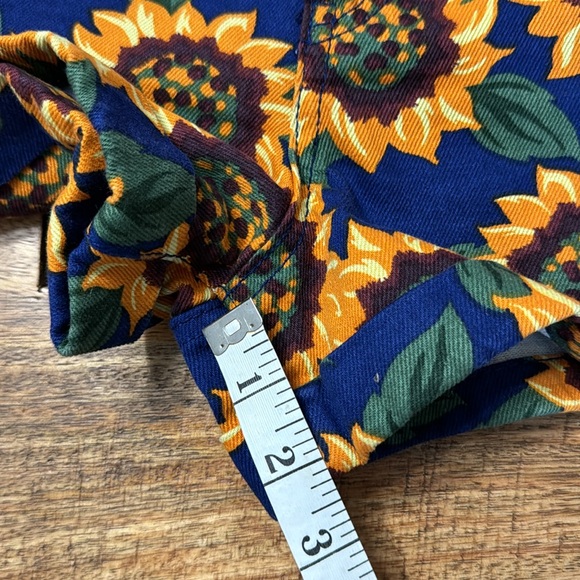 Retro 90s sunflower all over print high waisted cuffed denim shorts - Picture 9 of 10